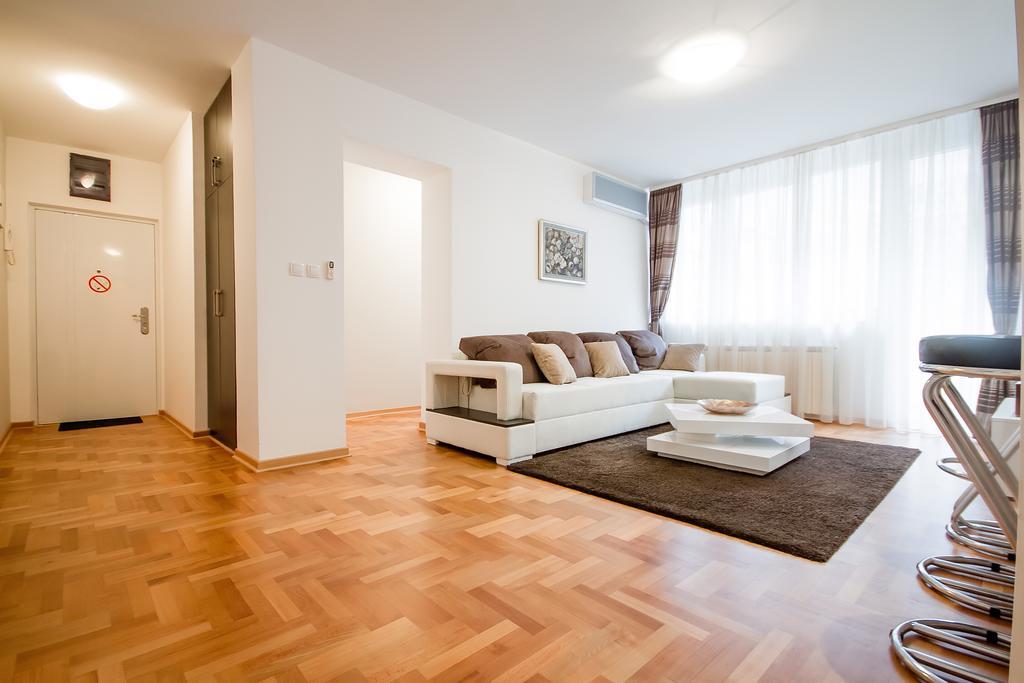Apartments King Milan, City Center Belgrado Esterno foto