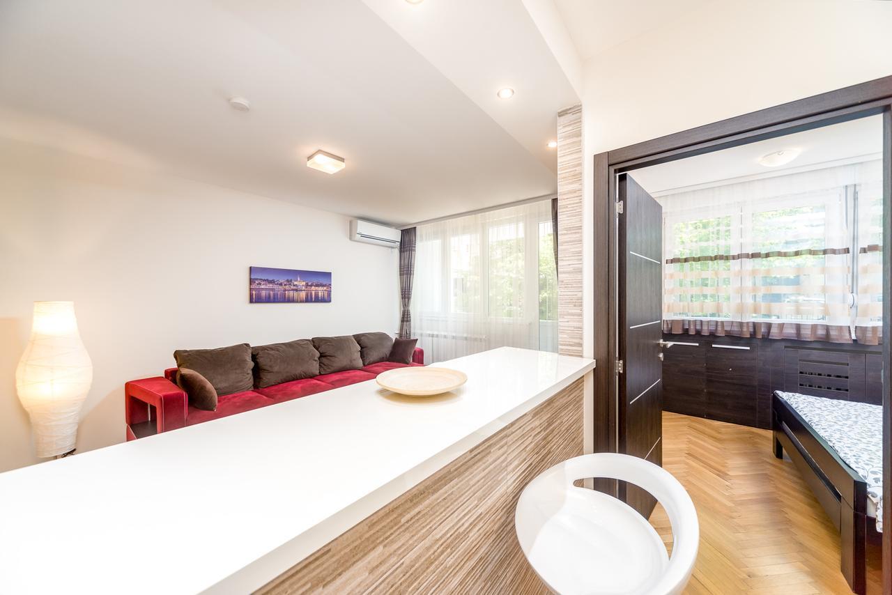 Apartments King Milan, City Center Belgrado Esterno foto